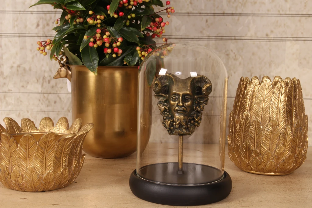 Bacchus-figur med glasdomb - guld - 23 cm - konstharts