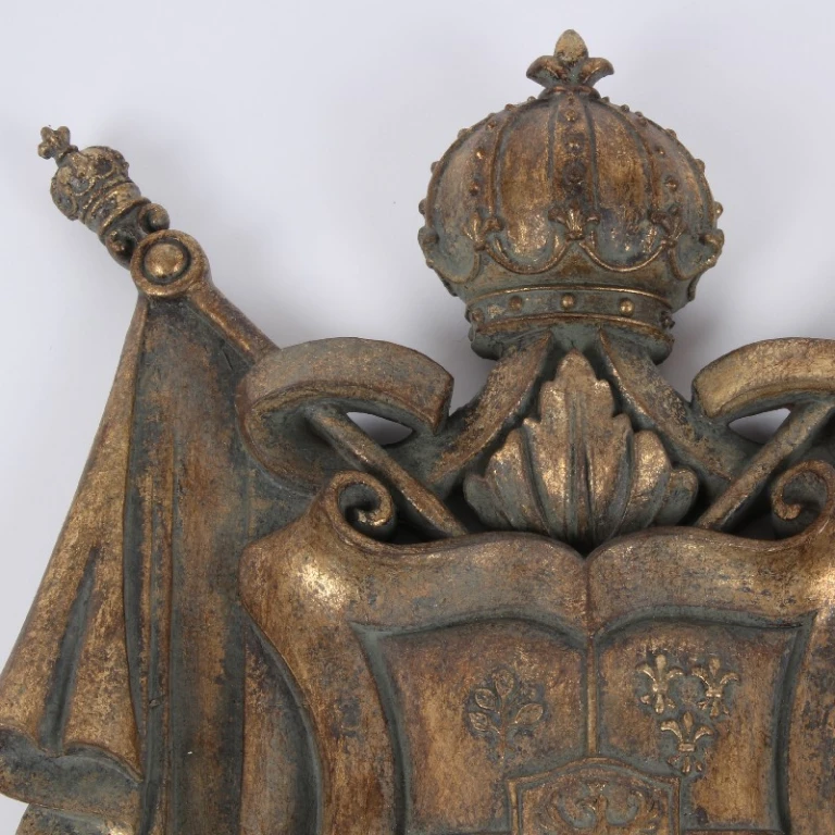 Väggornament vapensköld - guld - 36,5 cm - konstharts